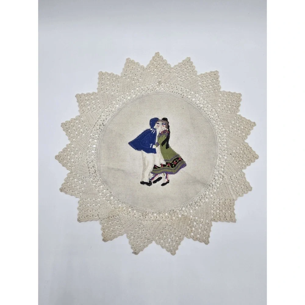 Handmade Lace Doily Embroidered Folk Dancing Couple Linen Crochet‎ Edge 11.5